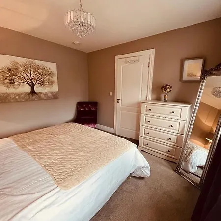 Bed & Breakfast Luxury Getaway Retreat With Scenic Outdoor Space