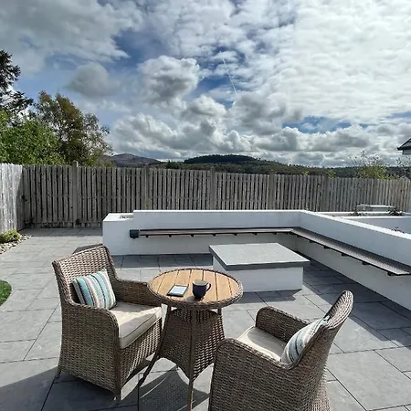 Luxury Getaway Retreat With Scenic Outdoor Space Bed & Breakfast *