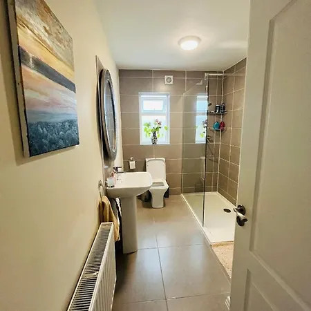 Bed & Breakfast Luxury Getaway Retreat With Scenic Outdoor Space *