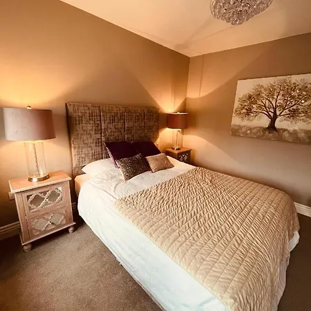 Luxury Getaway Retreat With Scenic Outdoor Space Bed & Breakfast *
